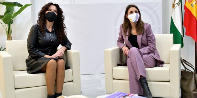 Irene Montero junto a la Consejera de Igualdad de la Junta