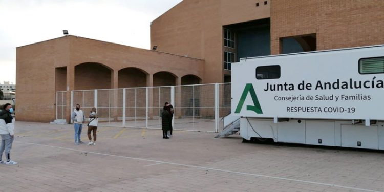 CSIF acusa al SAS de improvisar y poner parches en la gestión de la sexta ola