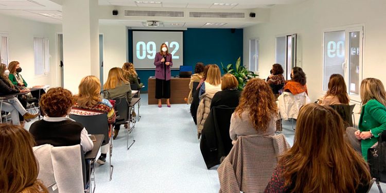 Alerta del desmantelamiento del servicio de Andalucía Orienta en 22 municipios gaditanos