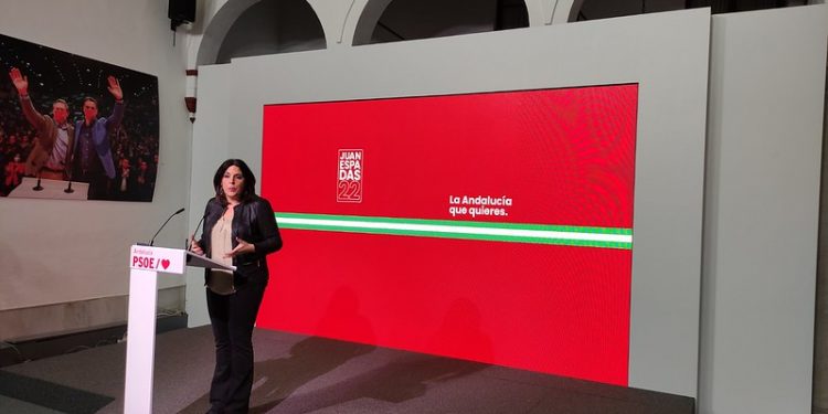 Juanma Moreno asesta un nuevo golpe a la universidad pública