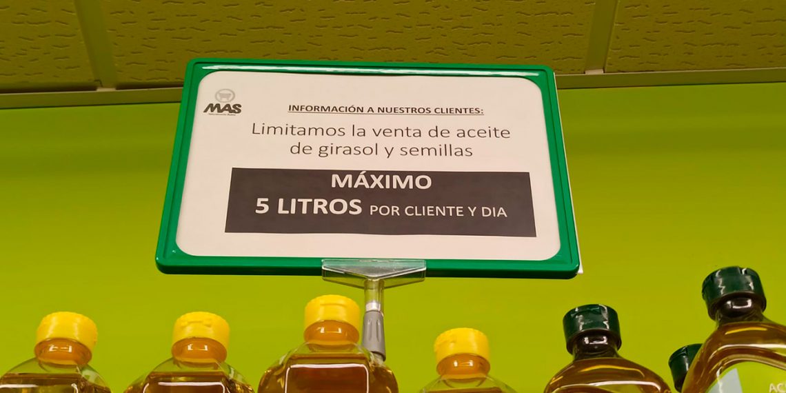 FACUA advierte de que limitar el número de unidades de aceite de girasol que se puede comprar es ilegal