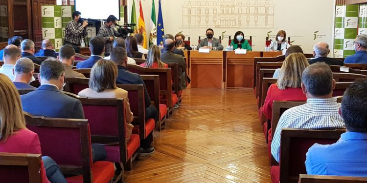 El Consejo de Alcaldes y Alcaldesas de Jaén pide a la Junta un modelo de financiación que garantice la viabilidad de la UJA