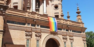 Fernández hace un llamamiento a “seguir recorriendo el camino hacia la igualdad y a no permitir la regresión de los derechos  del colectivo LGTBIQ+”