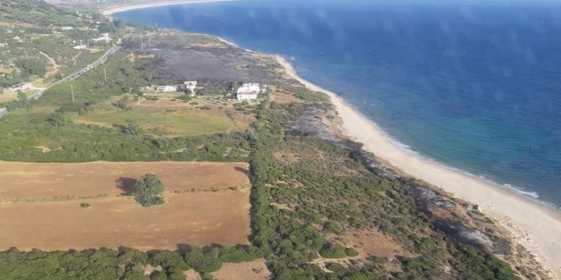 Extinguido el incendio de Valdevaqueros, en Tarifa