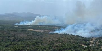 Estabilizado el incendio de Albuñuelas (Granada) tras el despliegue de 13 aeronaves