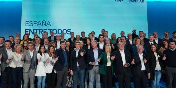 Juanma Moreno defenderá a los millonarios ante el Tribunal Constitucional