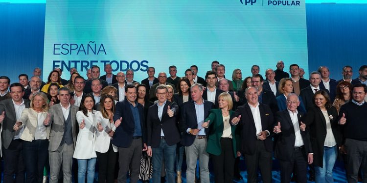 Juanma Moreno defenderá a los millonarios ante el Tribunal Constitucional