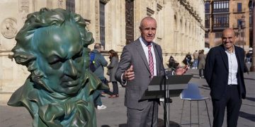 Sevilla se llena de estrellas en su noche más cinematográfica