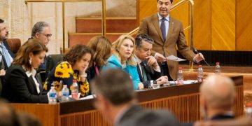 Indignación por el escándalo de Moreno Bonilla con la sanidad privada: desvió 117 millones de euros en 2021 y 2022