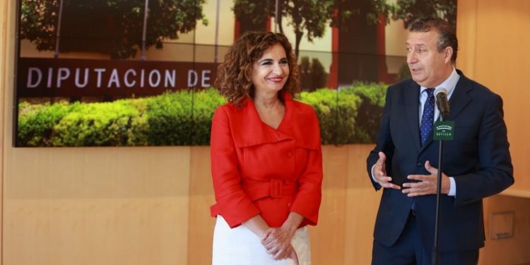 María Jesús Montero Ministra Hacienda PSOE Javiér Fernández presidente Diputación Sevilla