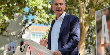 Zapatero apela en Granada a «las convicciones y valores» frente a la estrategia de «mentir, insidiar e injuriar del PP»