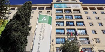 Denuncian que un paciente estuvo «más de 27 horas en las Urgencias de Málaga»: «Moreno Bonilla está destrozando la sanidad pública»
