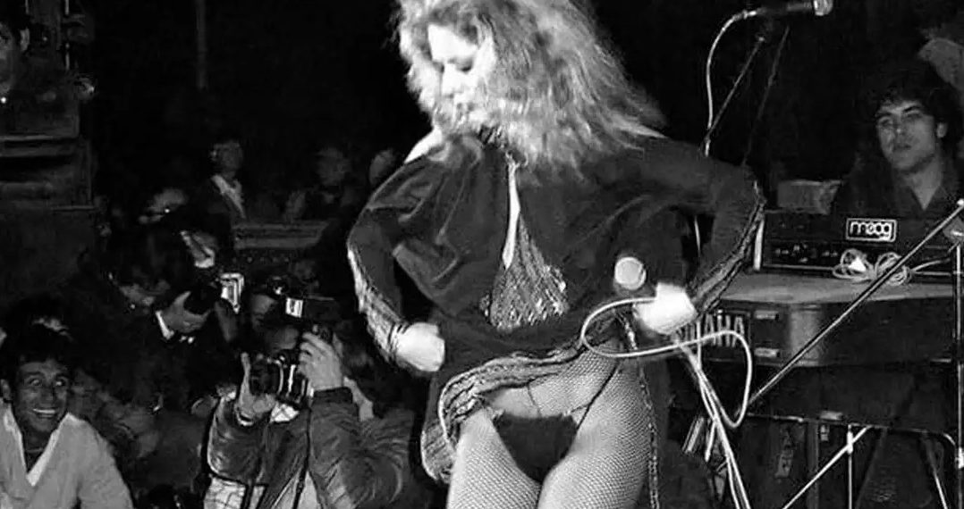 María Jiménez, en la mítica 'Gira Histórica' por la autonomía andaluza, foto de Pablo Juliá