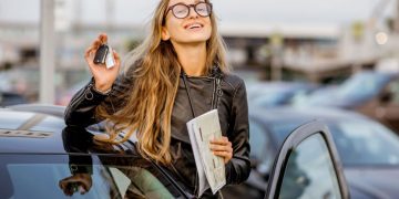 FACUA exige a la Junta que tramite las 13.000 ayudas de alquiler joven que tiene pendientes