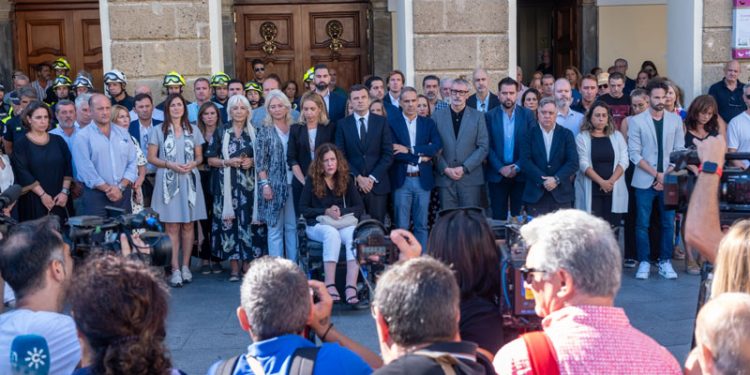 La Universidad de Cádiz pedirá información a la empresa de autobuses tras el accidente mortal