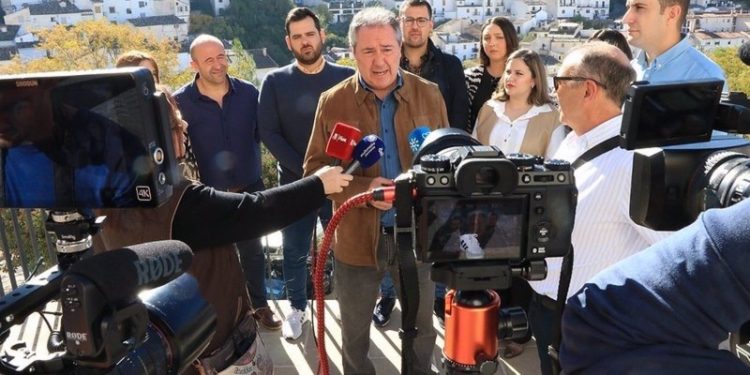 Espadas pide explicaciones a la Junta por el alza de listas de espera sanitarias