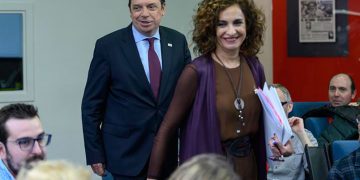 Sánchez conforma un Ejecutivo «de alto perfil político», con la continuidad de los andaluces Montero y Planas