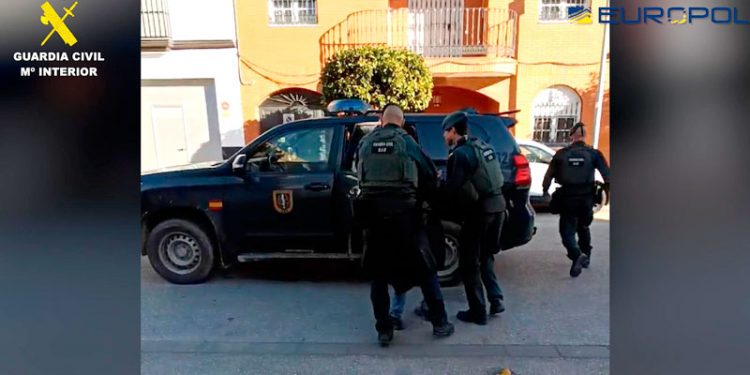 La Guardia Civil detiene en La Rinconada a un activista de Daesh
