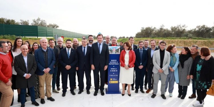 Óscar Puente inaugura el demandado enlace de Espartinas a la SE-40