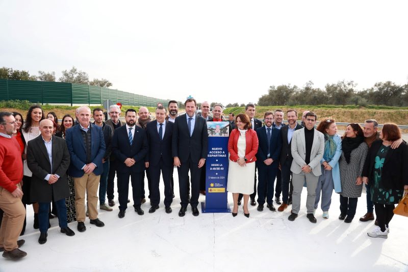 Óscar Puente inaugura el demandado enlace de Espartinas a la SE-40