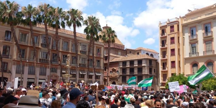 Miles de personas reivindican el acceso a la la vivienda en Málaga