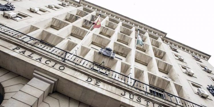 Una jueza de Sevilla ordena localizar a Vito Quiles, investigado por injurias