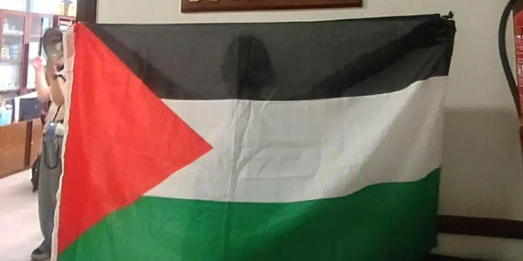 La Policía Nacional desaloja a los estudiantes encerrados en el Decanato de Filología de Sevilla