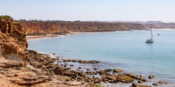 La inversión del Gobierno de 1,6 millones en los acantilados de Conil da respuesta «a la reivindicación» de sus vecinos