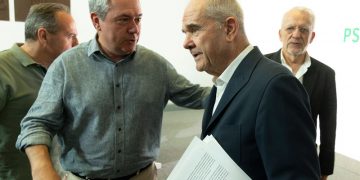 Chaves solicita volver al PSOE ante la “derrota judicial y política del PP”