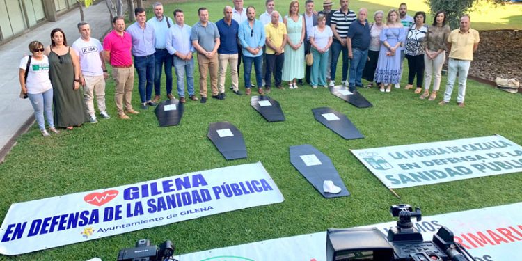 Una veintena de alcaldes y alcaldesas de Sevilla alzan la voz ante la «situación crítica» de la sanidad pública