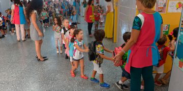 Unos 25.000 alumnos menos en Andalucía para iniciar el curso 24-25