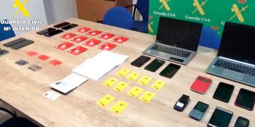 Andalucía, foco de una operación con 5 detenidos por estafar 325.000 euros a dos mujeres por el método ‘falso Brad Pitt’