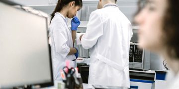 Los investigadores universitarios andaluces situados entre los más influyentes del mundo aumentan un 10%