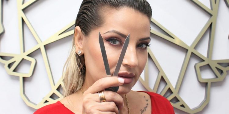 Gianina Alina nos enseña el curso de microblading