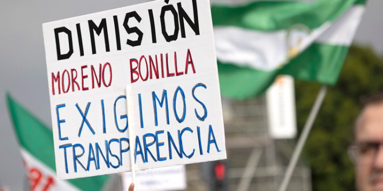 La sanidad pública andaluza, en el punto de mira: de la imputación de los altos cargos del SAS al movimiento de las Mareas Blancas