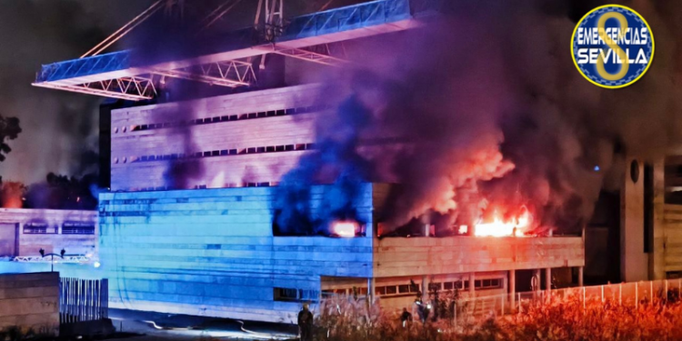 Arde el Auditorio Rocío Jurado de Sevilla