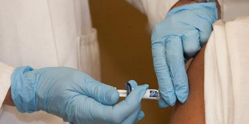 Más de 1,6 millones de andaluces son vacunados contra la gripe en tres meses