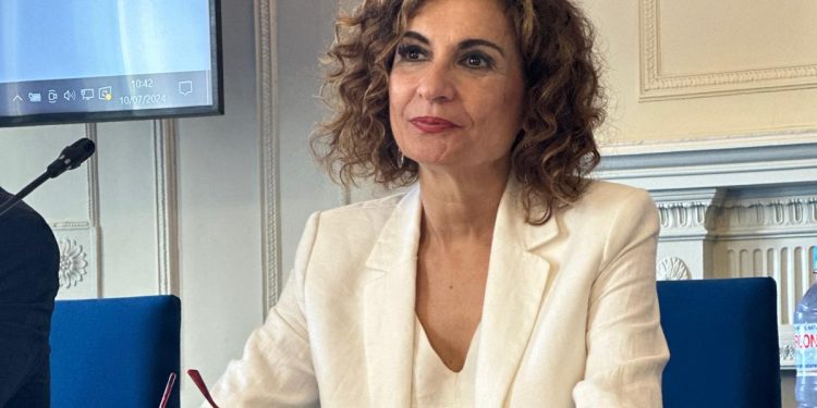 Andalucía lidera la quita de deuda propuesta por la ministra María Jesús Montero, pero el Gobierno de Moreno no solicitará la medida