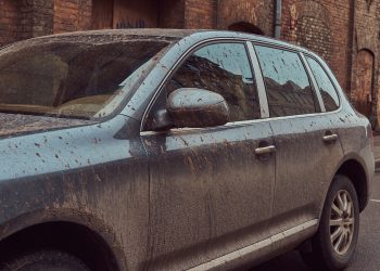 Los cielos de Andalucía se tiñen de cobrizo por el polvo sahariano y las lluvias de sangre