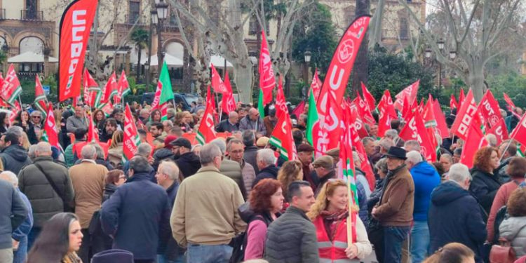 Miles de personas salen a las calles andaluzas para protestar por «el uso oportunista de los derechos sociales»