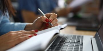 Andalucía convoca las oposiciones docentes para 2025 con 7.785 plazas disponibles