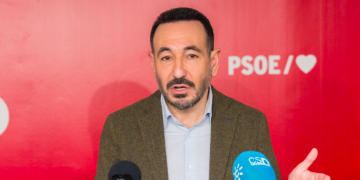 El PSOE de Andalucía acusa a Moreno Bonilla de priorizar los intereses del PP sobre los de los andaluces