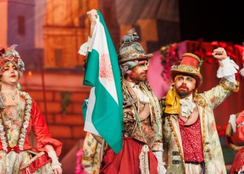El Concurso de Agrupaciones 2025 del Carnaval de Cádiz cierra su final con un vibrante homenaje a Andalucía