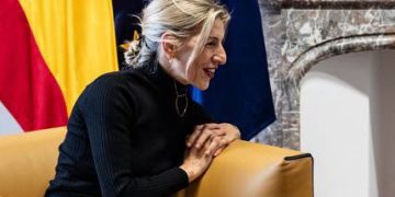 El PSOE y Sumar fijan su postura sobre el gasto en defensa antes de los contactos clave de Pedro Sánchez