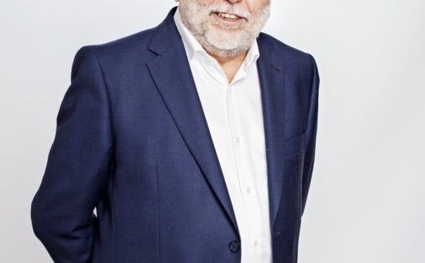 El Ayuntamiento de Dos Hermanas Rinde Homenaje a Francisco Toscano con la Medalla de Oro de la Ciudad