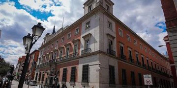 España cierra la puerta al registro automático de bebés nacidos por gestación subrogada en el extranjero