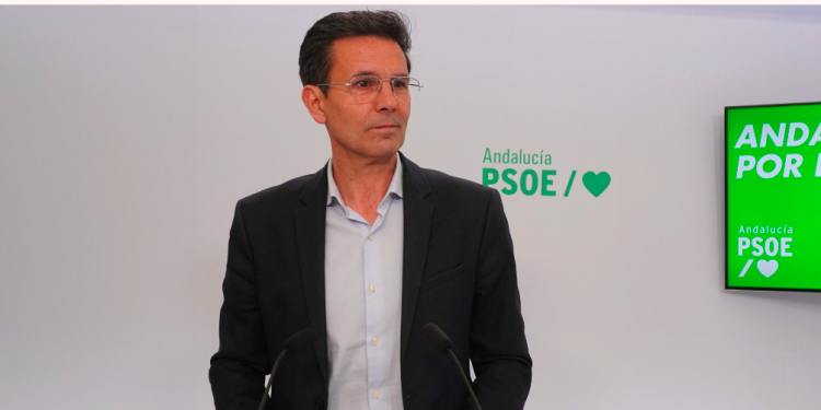 El PSOE-A intensifica su campaña en defensa de la sanidad pública con una manifestación frente a la sede de la Junta