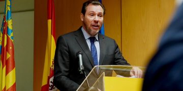 Óscar Puente y José Luis Sanz protagonizan un nuevo cruce tuitero tras el incidente de la carta en catalán