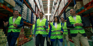 El PSOE-A acusa a Moreno Bonilla de “traicionar” al sector productivo andaluz ante los aranceles de EE. UU.