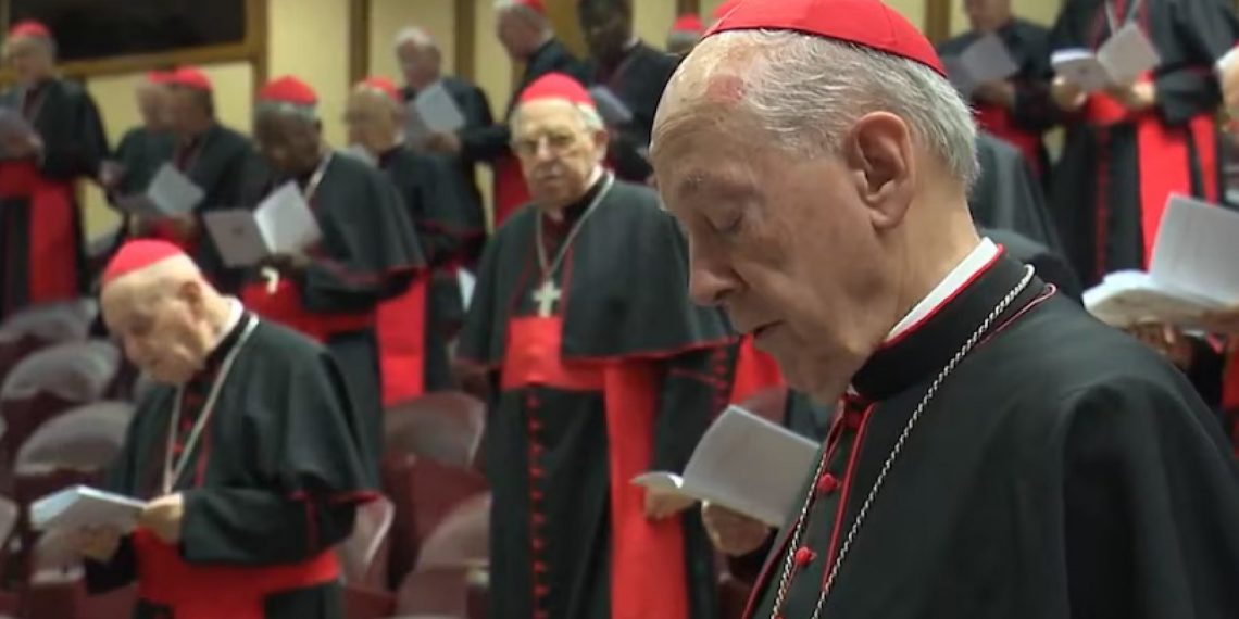 El cardenal Cipriani, en el centro de la polémica por acusaciones de abuso y su presencia en el Vaticano